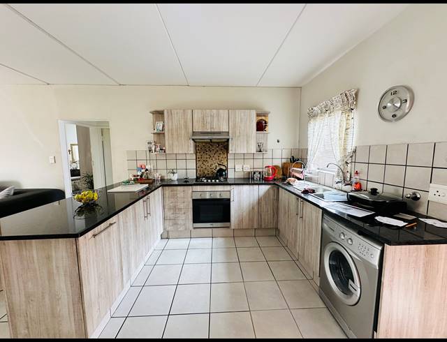 2 BEDROOM TOWNHOUSE FOR SALE IN ALBEMARLE
